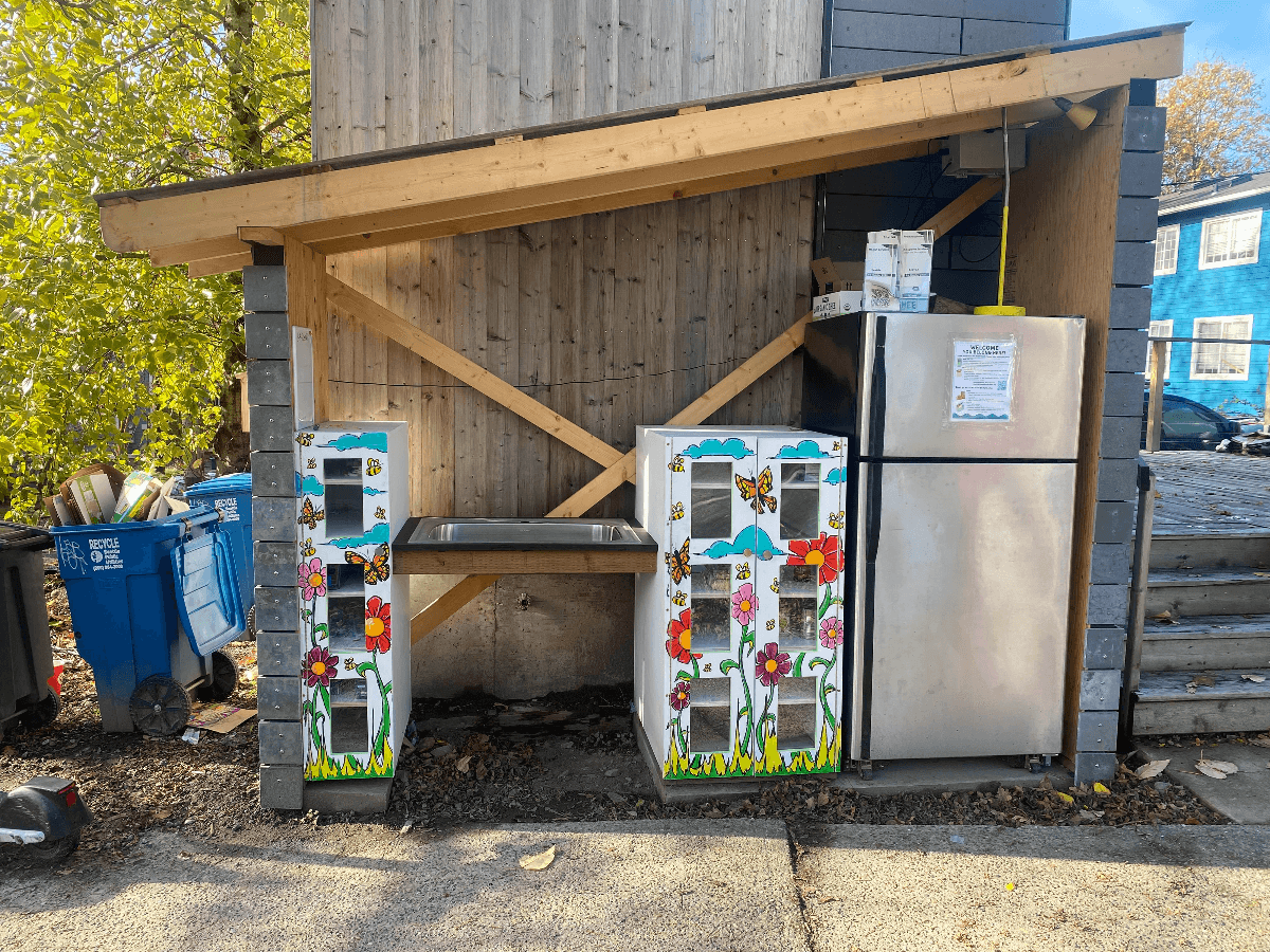 Estelitas fridge in Central District.